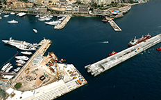 Zenithal view of the floating dock, at the time of the image sawing of the fixed dock